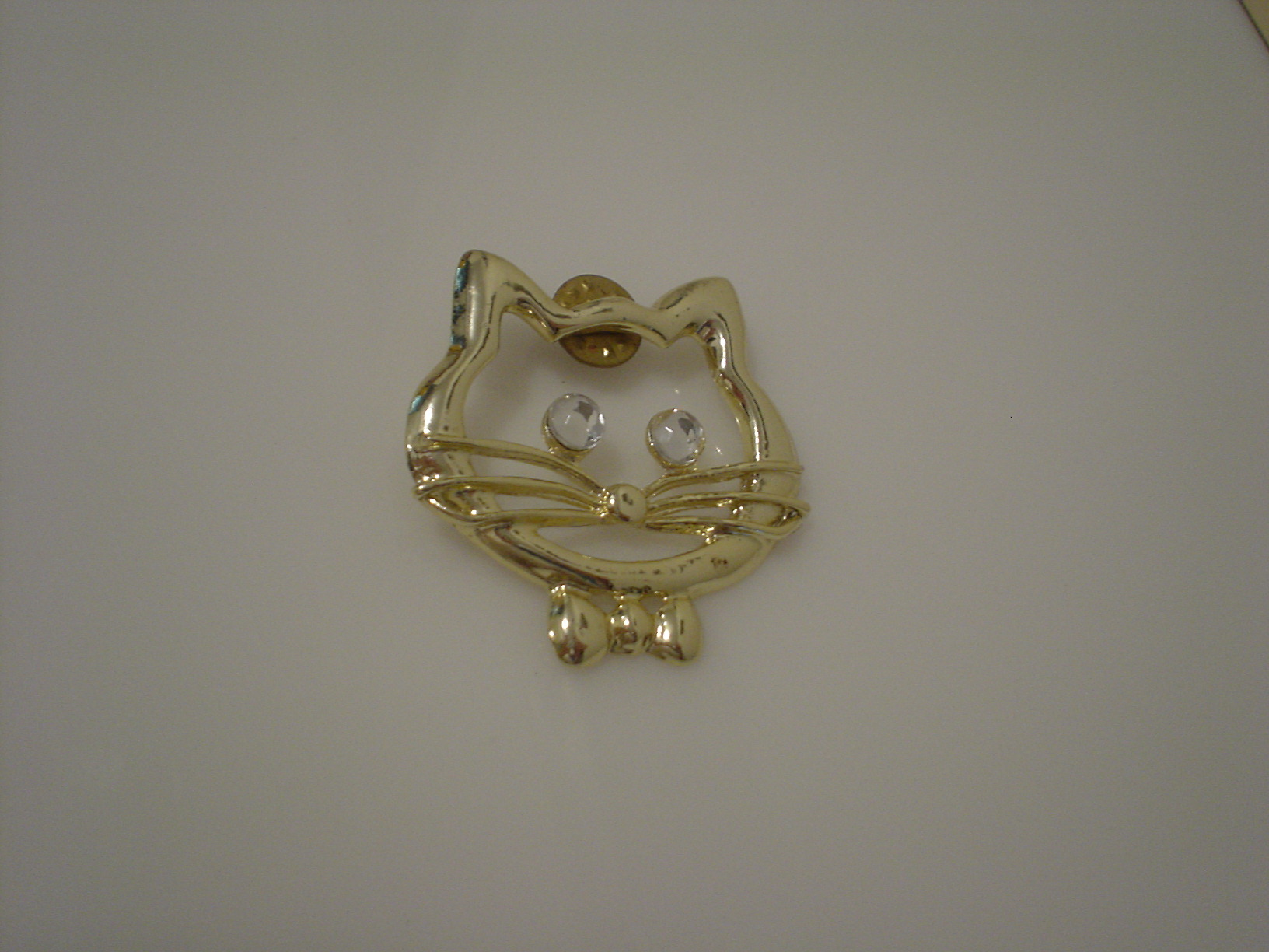 cat face lapel pin